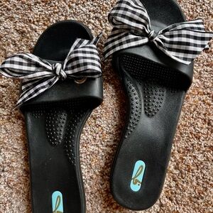 OKA b. Slides with Black-and-White Gingham Bow, size L (8.5-9.5)